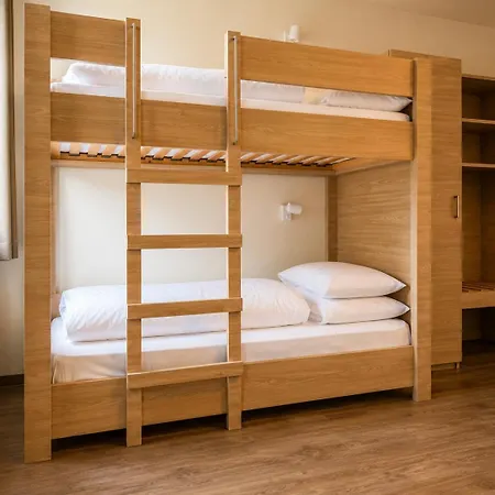 Waidplatz מלון 3*
